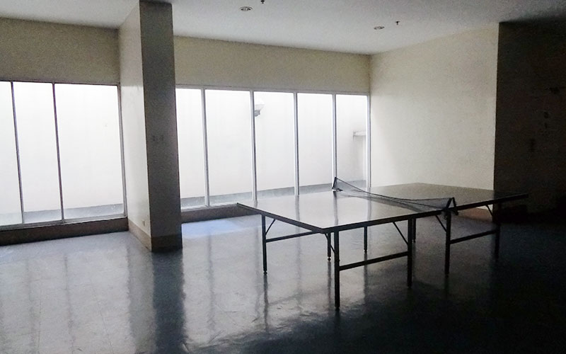 フィリピン留学 CNN QUEZON in マニラ- １階には卓球台があります