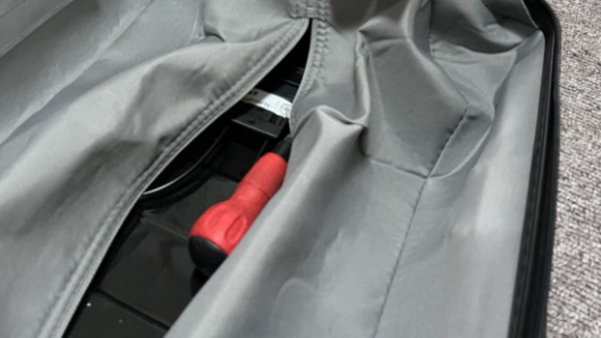 【実録】旅のトラブル発生！ 壊れたキャリーを自分で直してみた - 3