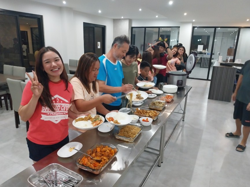 クラーク/アンヘレス地域にも英語学校協会が結成されました。 - 6