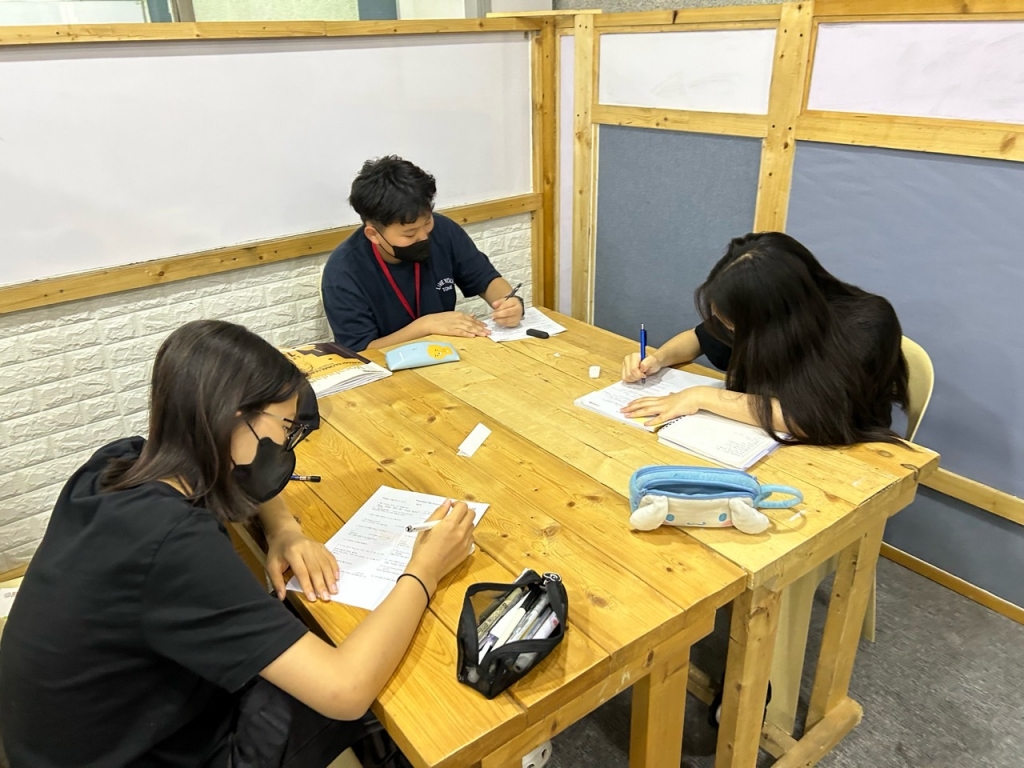 フィリピン留学 Cebu21 - SMEAG Global School(Tarlac Campus)-Class-8