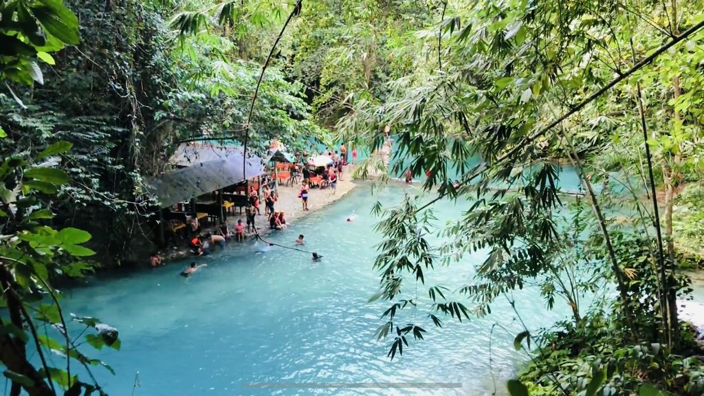 Kawasan Falls（カワサン滝）