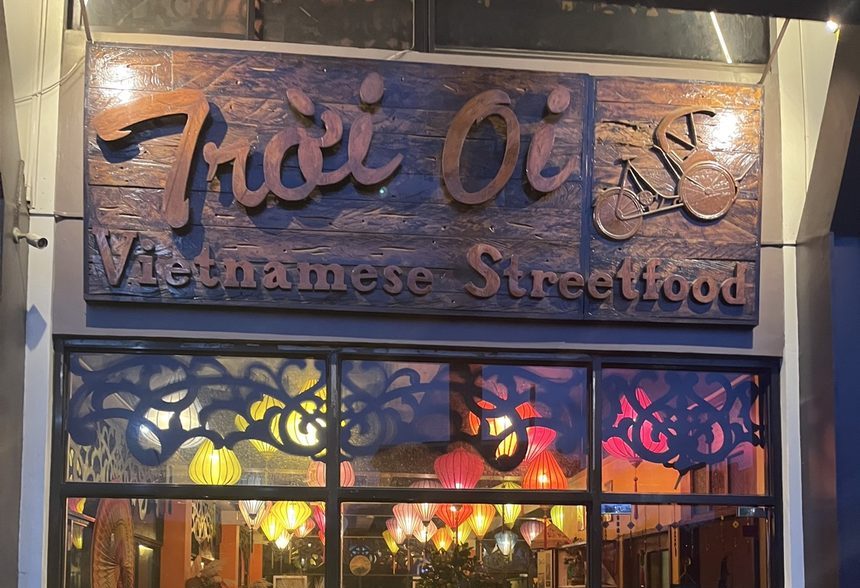 ボードウォークのベトナム料理店 Troi Oi